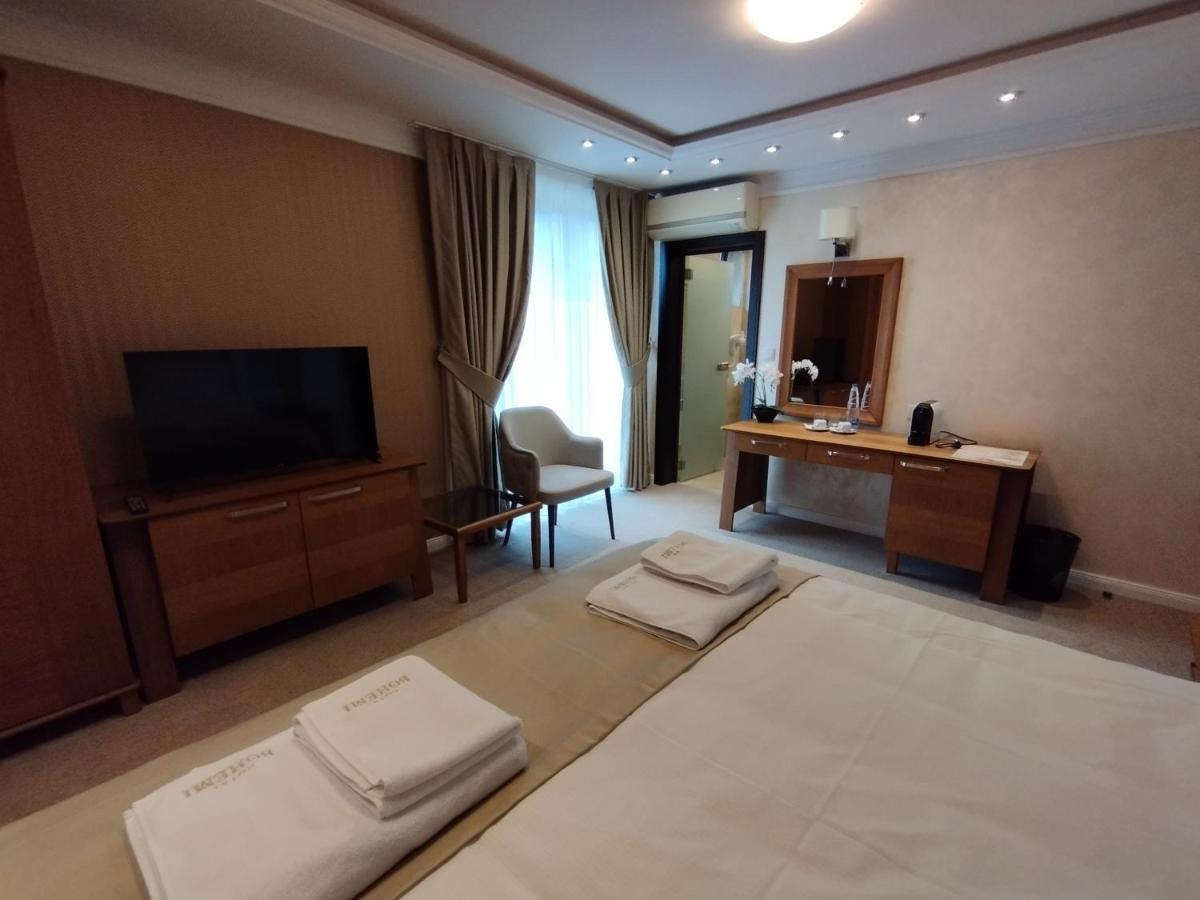 Hotel Bohemi Хасково Екстериор снимка