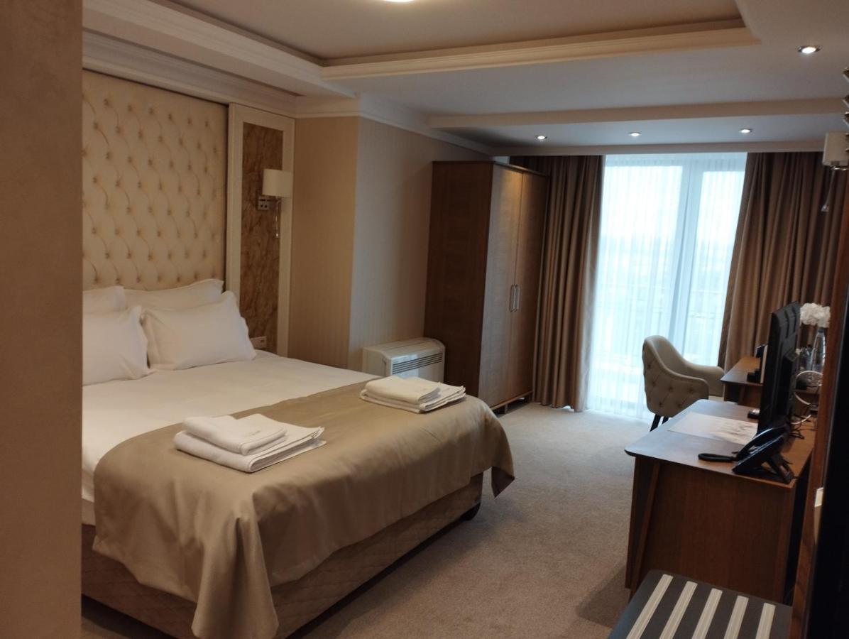 Hotel Bohemi Хасково Екстериор снимка