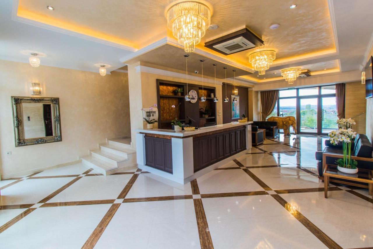 Hotel Bohemi Хасково Екстериор снимка