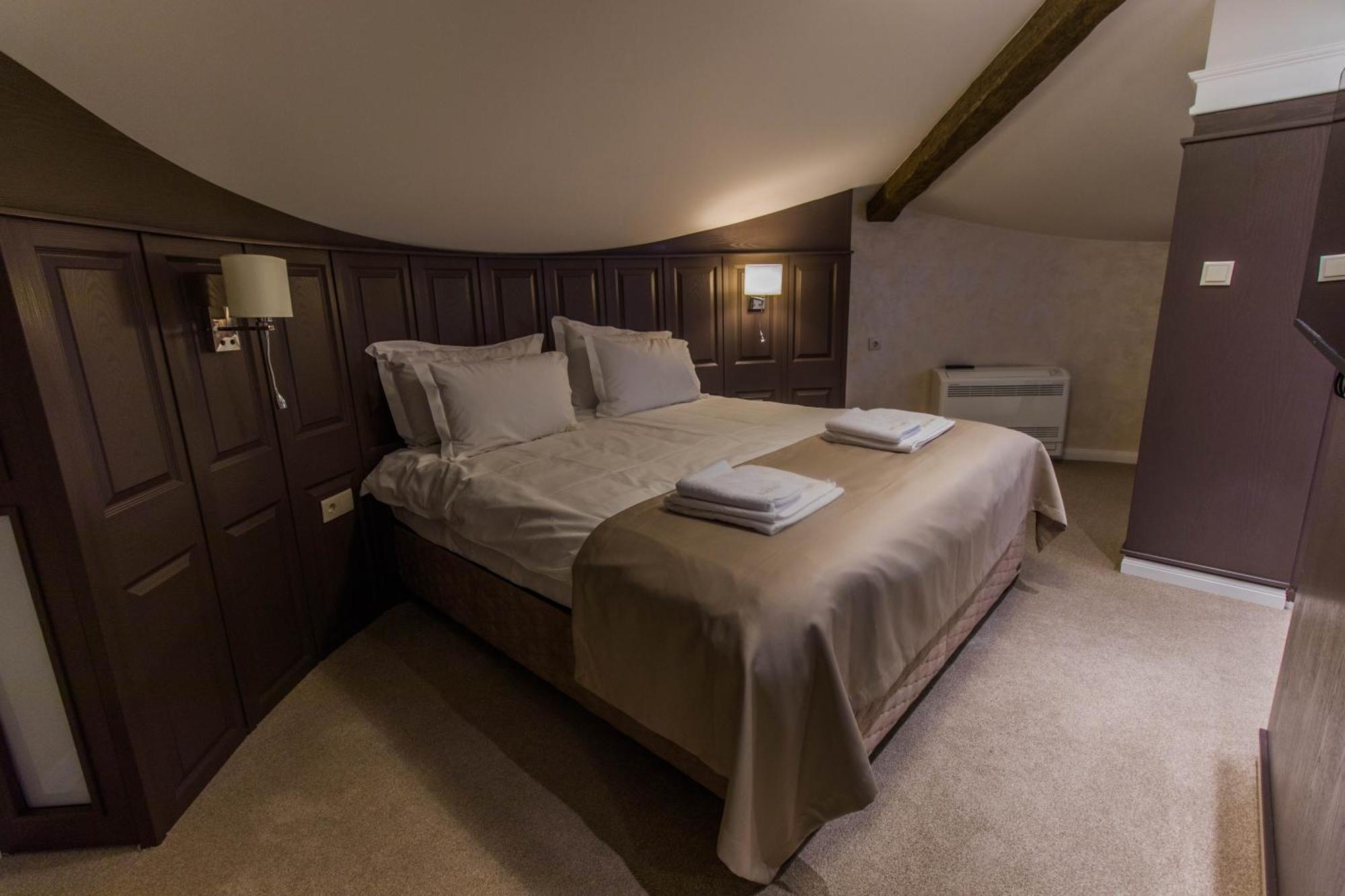 Hotel Bohemi Хасково Екстериор снимка