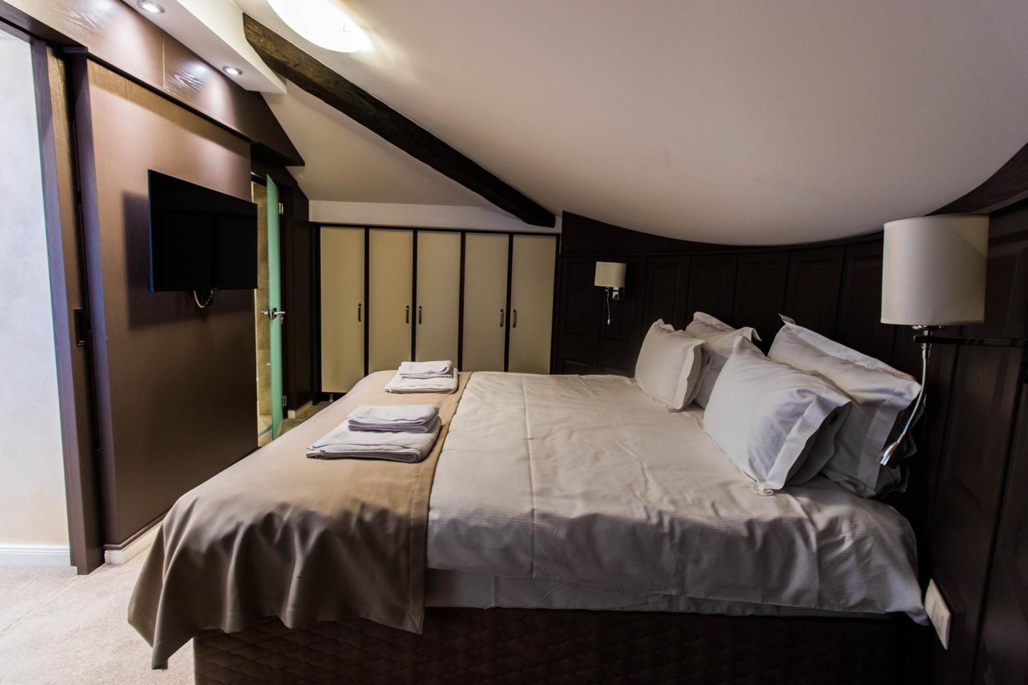 Hotel Bohemi Хасково Екстериор снимка