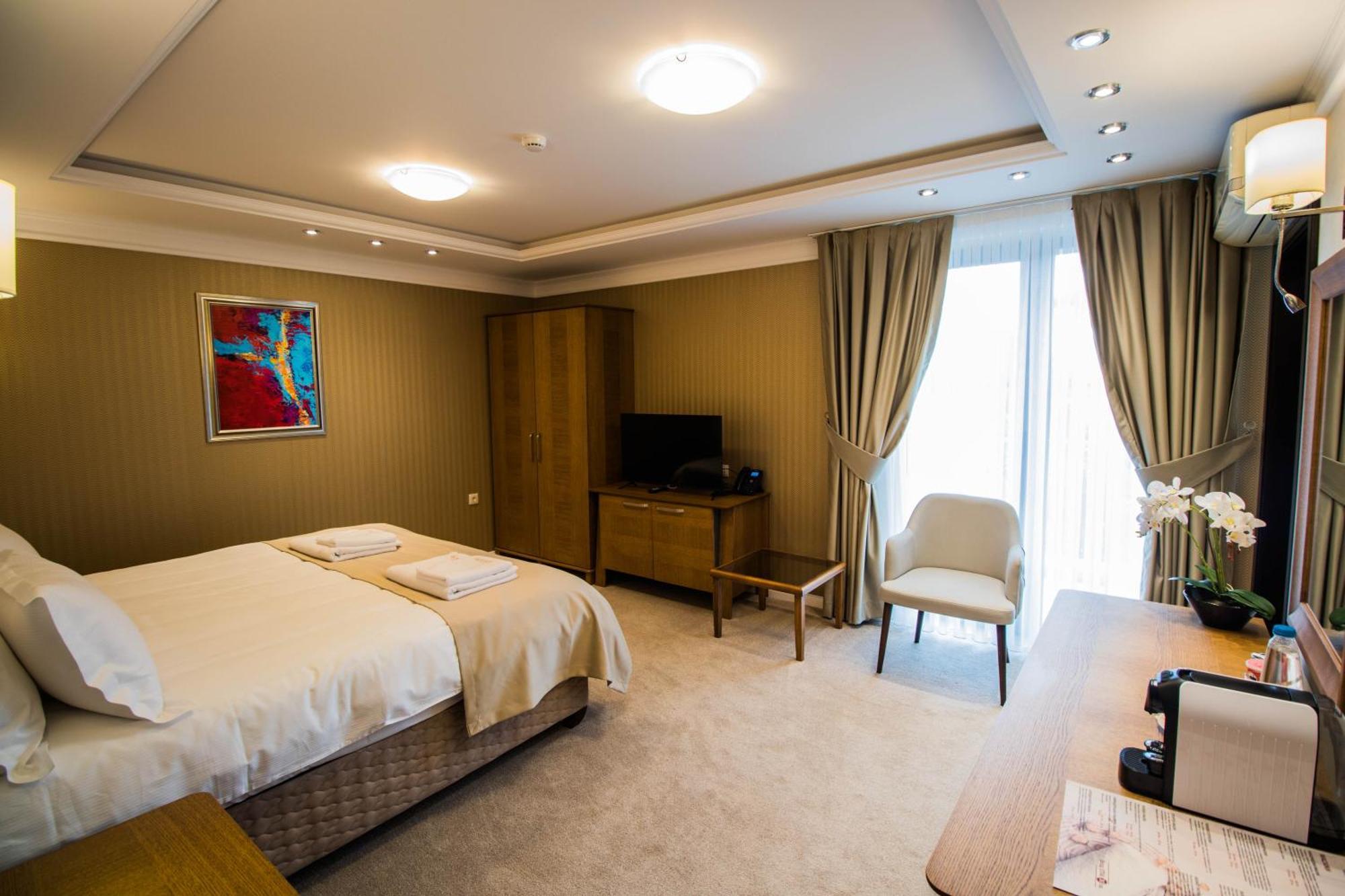 Hotel Bohemi Хасково Екстериор снимка