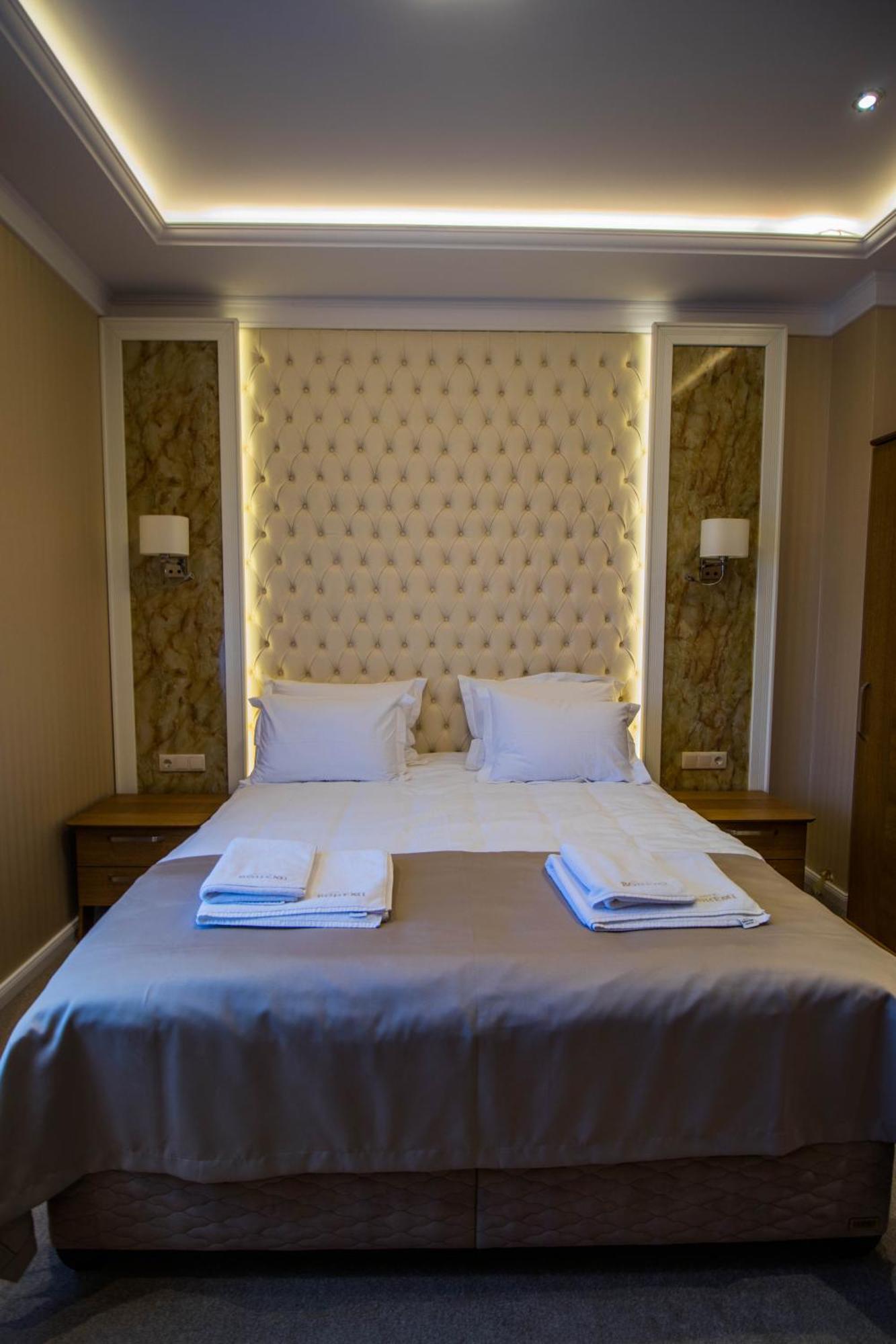 Hotel Bohemi Хасково Екстериор снимка