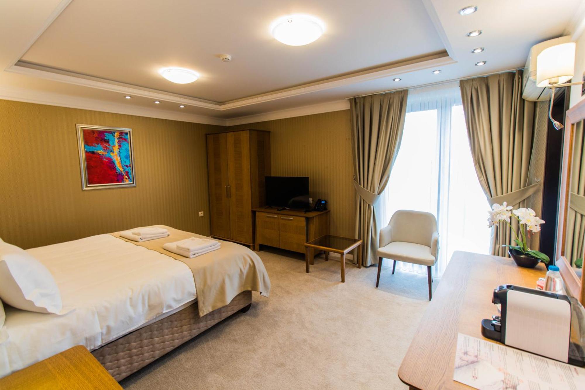 Hotel Bohemi Хасково Екстериор снимка
