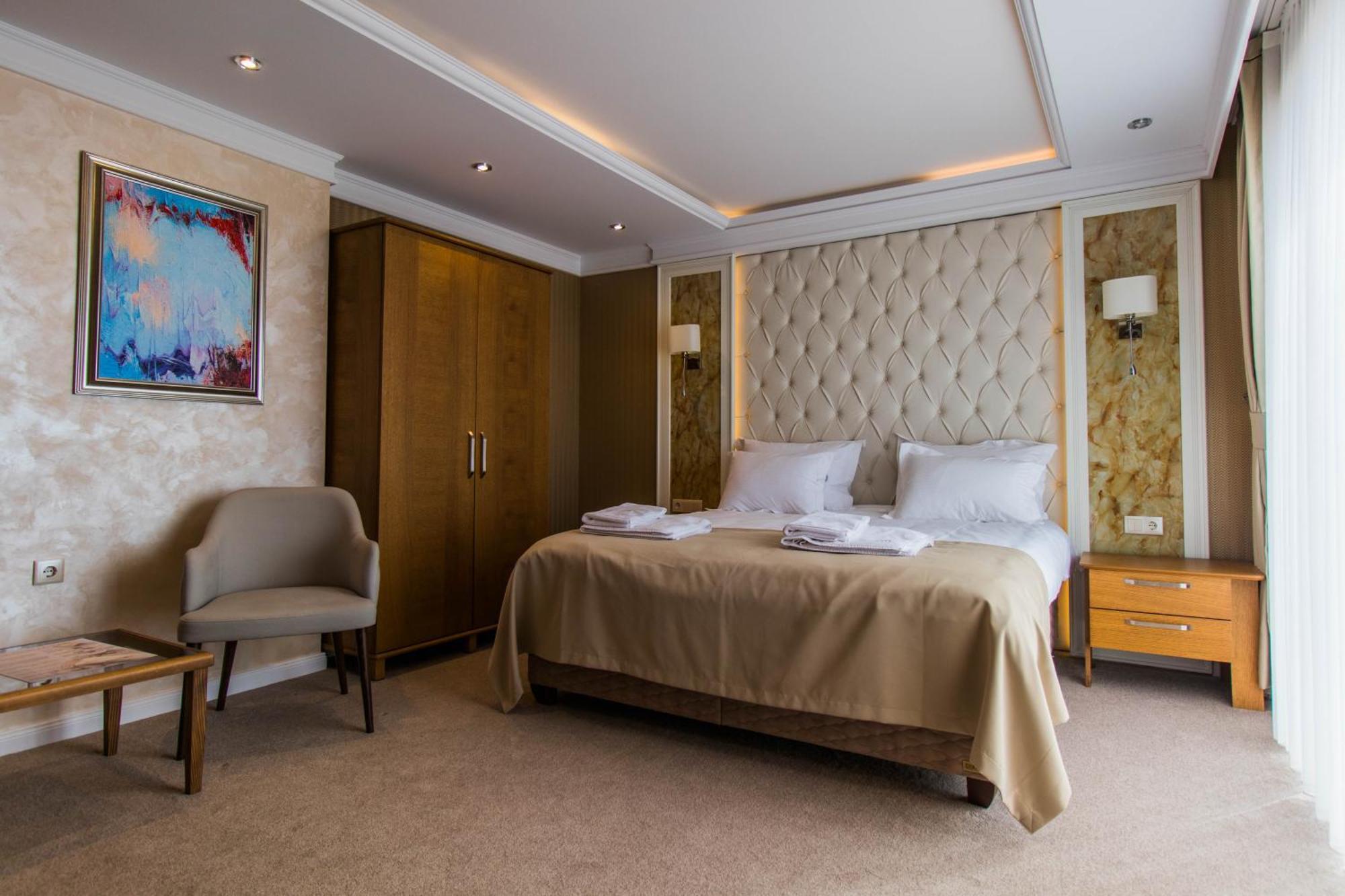 Hotel Bohemi Хасково Екстериор снимка