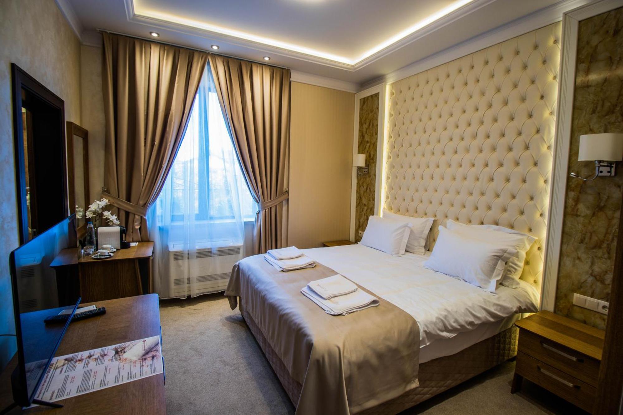 Hotel Bohemi Хасково Екстериор снимка