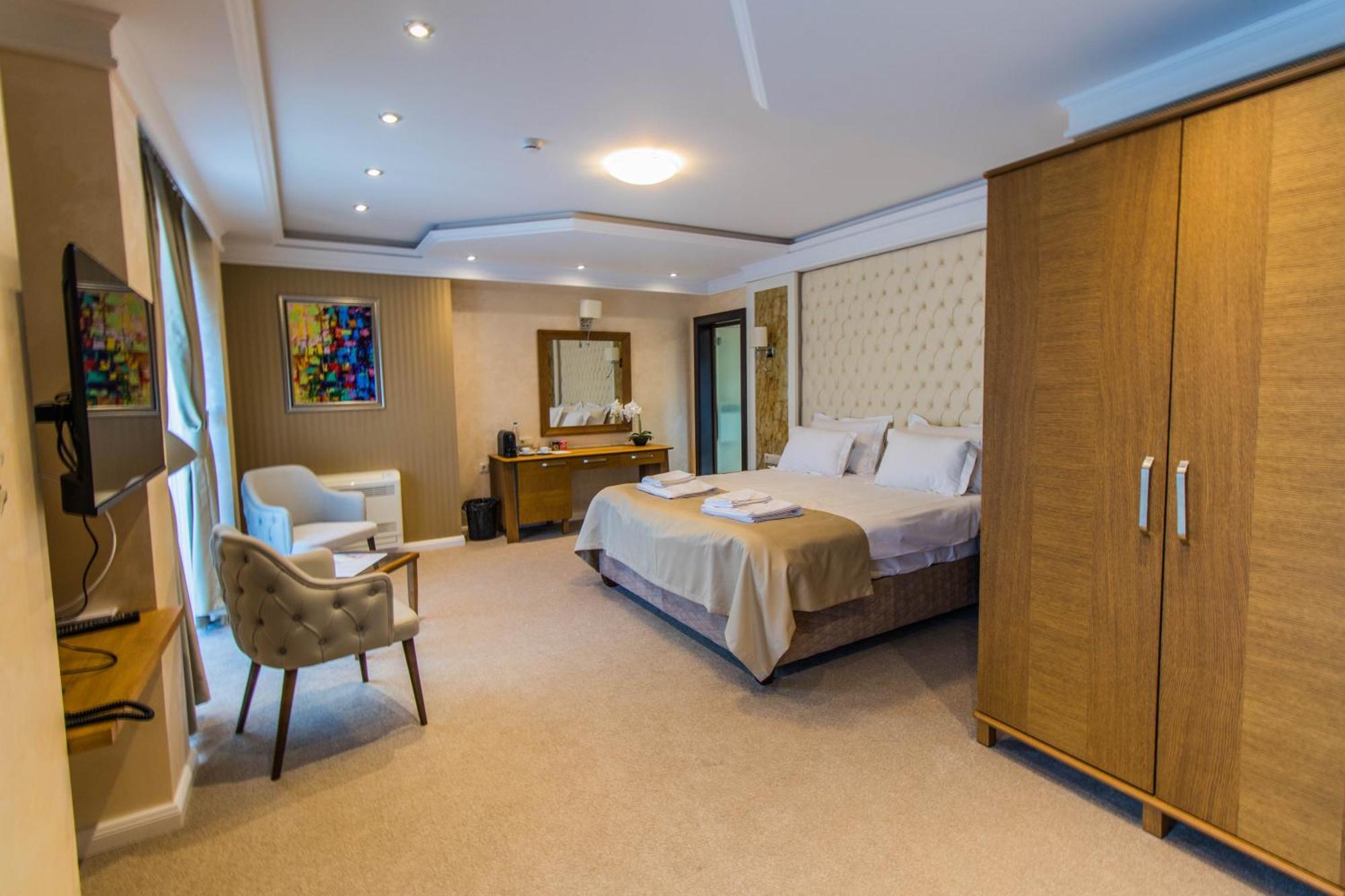 Hotel Bohemi Хасково Екстериор снимка