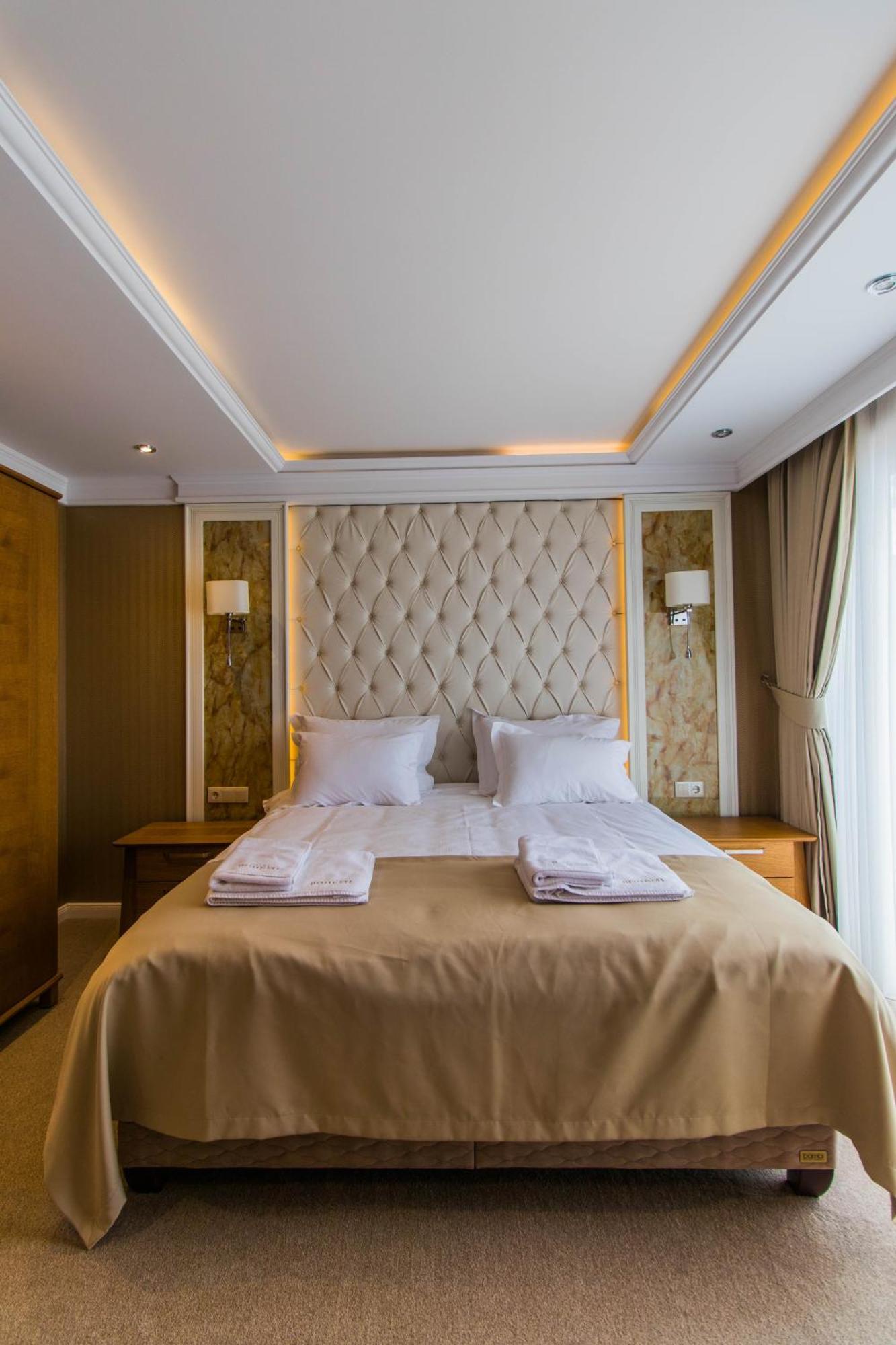 Hotel Bohemi Хасково Екстериор снимка