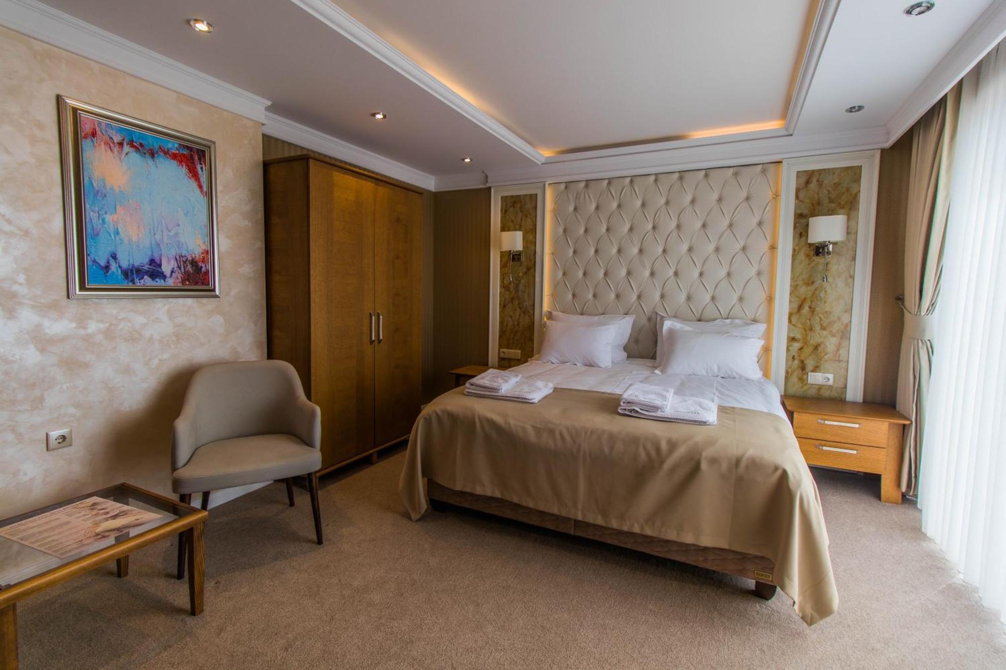 Hotel Bohemi Хасково Екстериор снимка