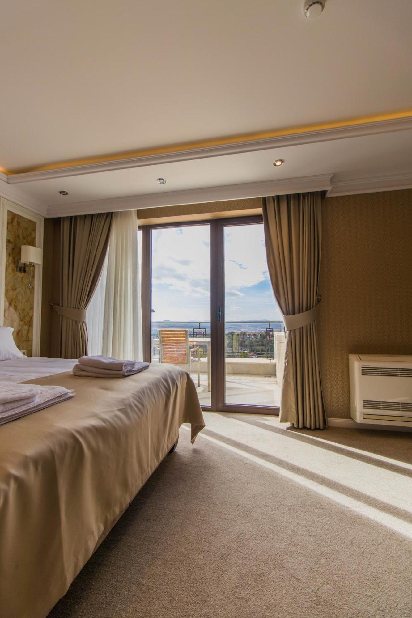 Hotel Bohemi Хасково Екстериор снимка