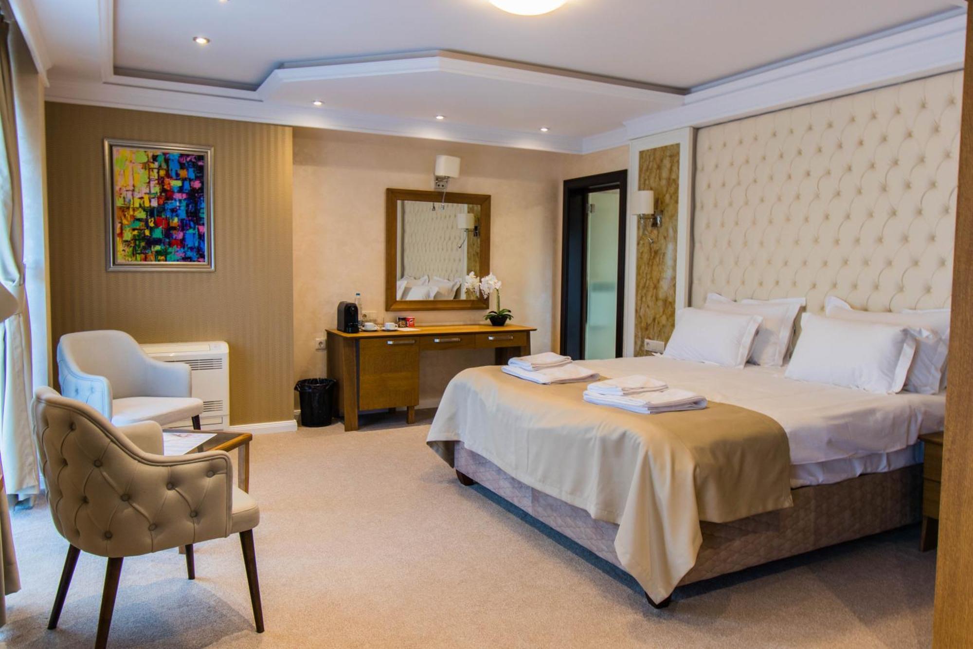 Hotel Bohemi Хасково Екстериор снимка